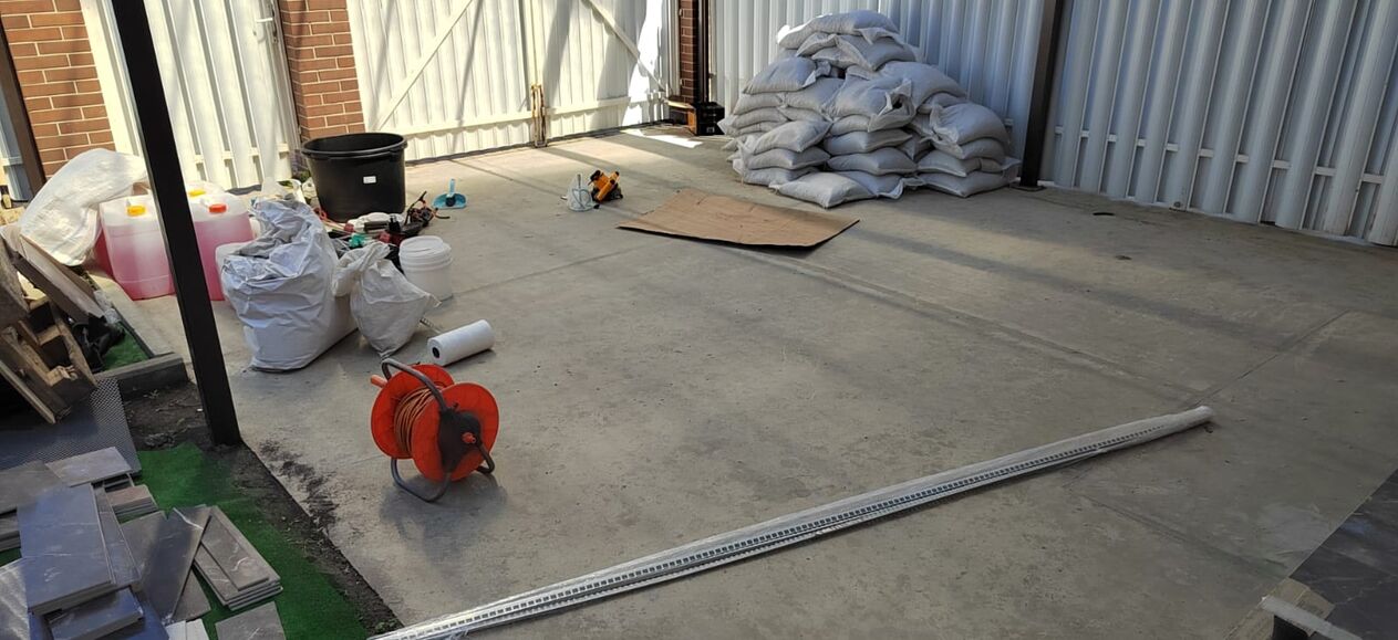 Taş halı için beton veya çimento-kum şap hazırlanması